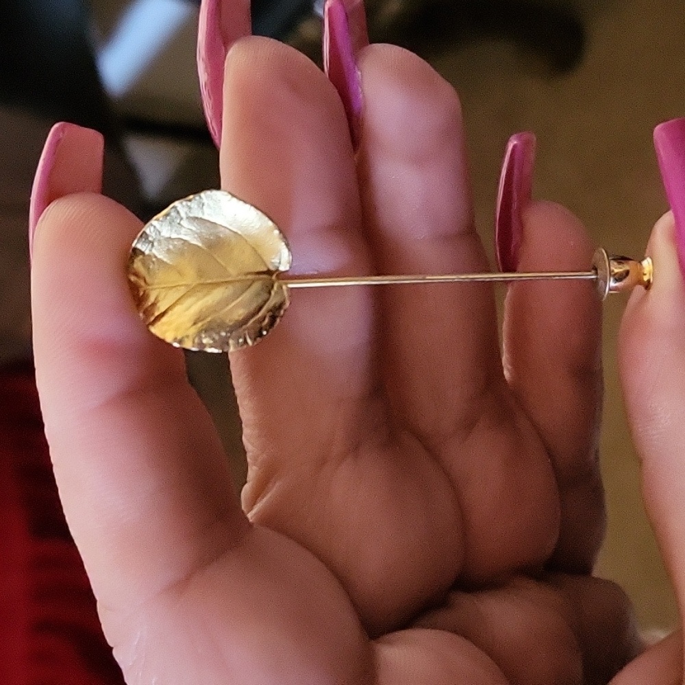 Traffari hat pin
